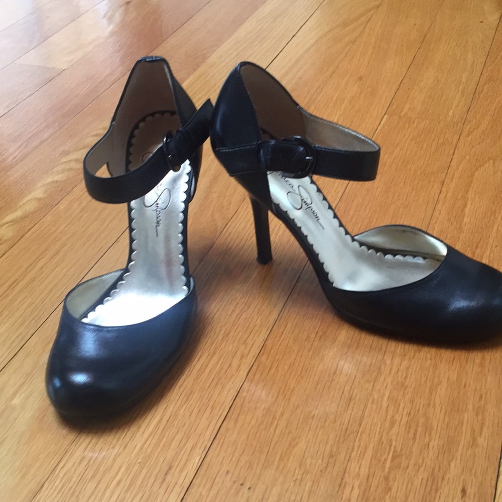 Jessica Simpson black pumps